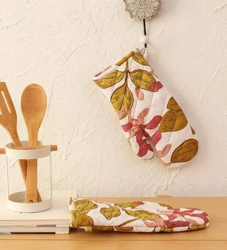 Senjana White Cotton Floral Oven Gloves